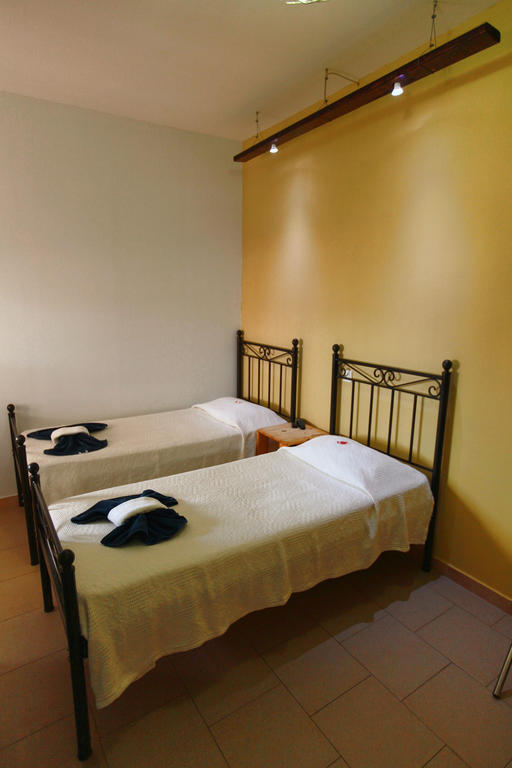 Aparthotel Oikeion à Ermoúpoli Chambre photo